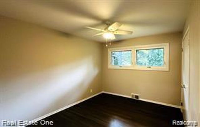32305 Shrewsbury Street, Farmington Hills, MI 48334