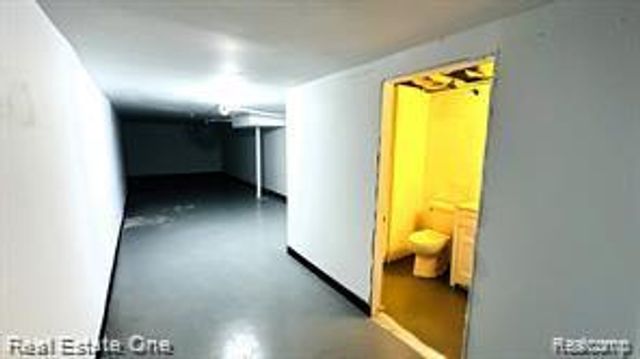 32305 Shrewsbury Street, Farmington Hills, MI 48334
