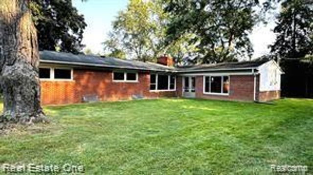 32305 Shrewsbury Street, Farmington Hills, MI 48334