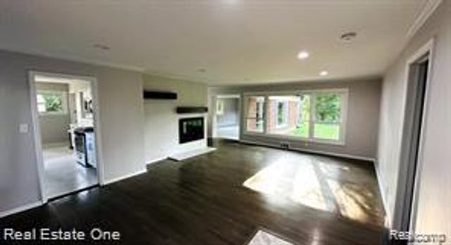 32305 Shrewsbury Street, Farmington Hills, MI 48334
