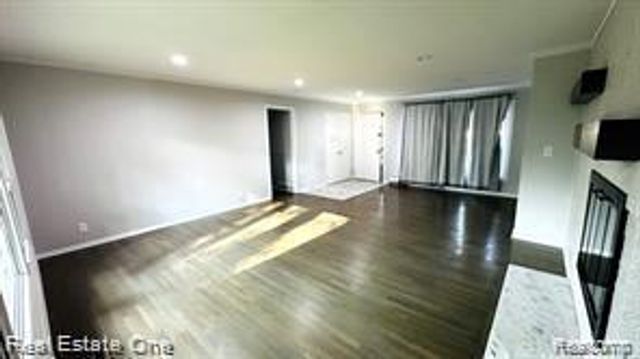 32305 Shrewsbury Street, Farmington Hills, MI 48334