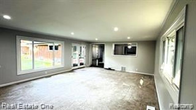 32305 Shrewsbury Street, Farmington Hills, MI 48334