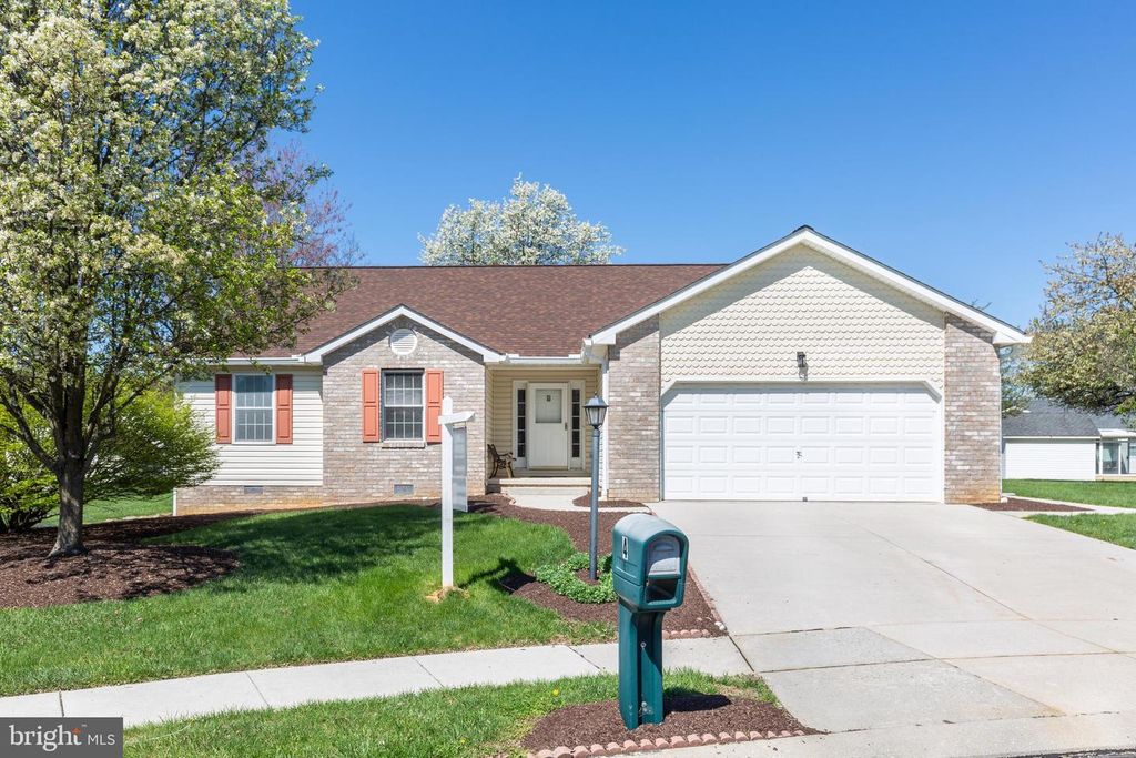 4 STRAW CT, Littlestown, PA 17340