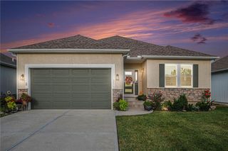 2413 NW Sunnyvale Court, Blue Springs, MO 64015