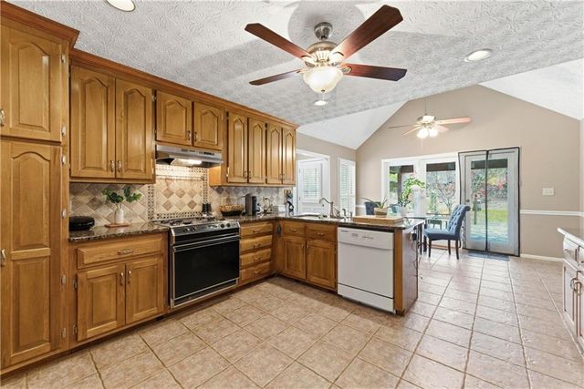 207 Dunleith Drive, Woodstock, GA 30188