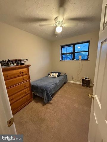25 N COLES AVE, Maple Shade, NJ 08052