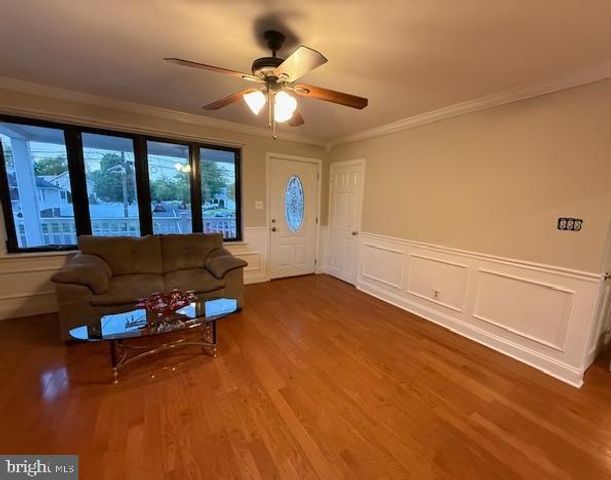 25 N COLES AVE, Maple Shade, NJ 08052