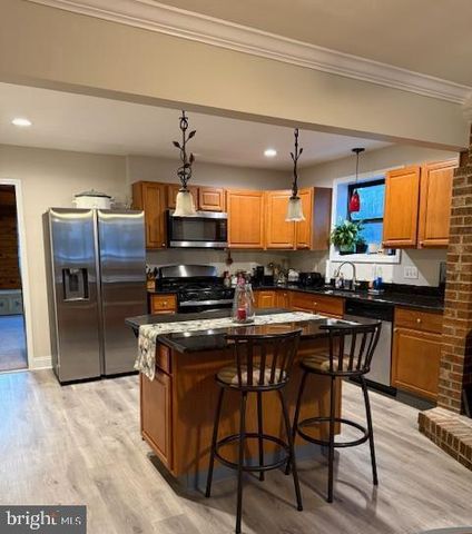 25 N COLES AVE, Maple Shade, NJ 08052