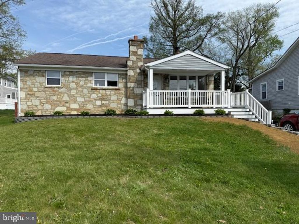 25 N COLES AVE, Maple Shade, NJ 08052