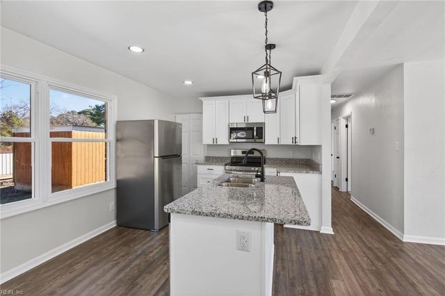 3728 Cardinal LN, Portsmouth, VA 23703