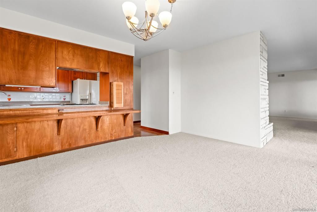 Image 13 of property listing at 5877 Soledad Mountain Road, La Jolla, CA 92037