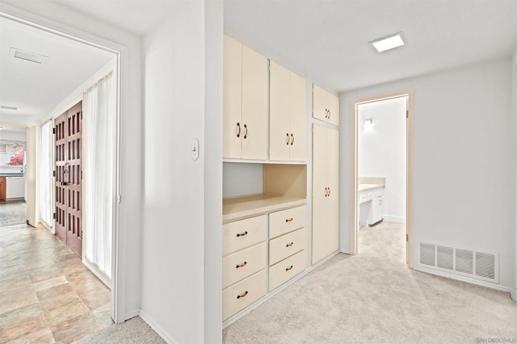 Image 20 of property listing at 5877 Soledad Mountain Road, La Jolla, CA 92037