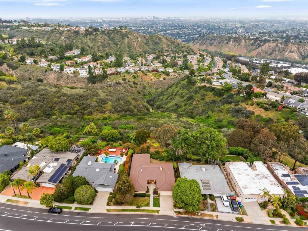 Image 5 of property listing at 5877 Soledad Mountain Road, La Jolla, CA 92037