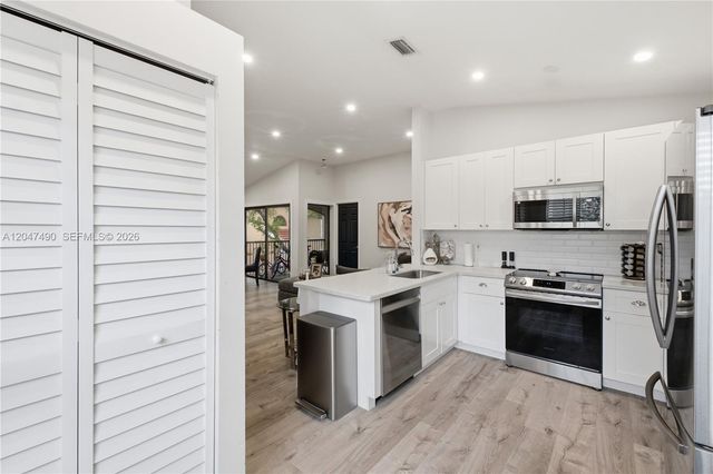 11862 NW 11th Street 11862, Pembroke Pines, FL 33026