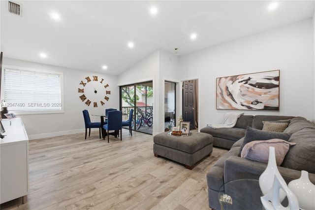 11862 NW 11th Street 11862, Pembroke Pines, FL 33026