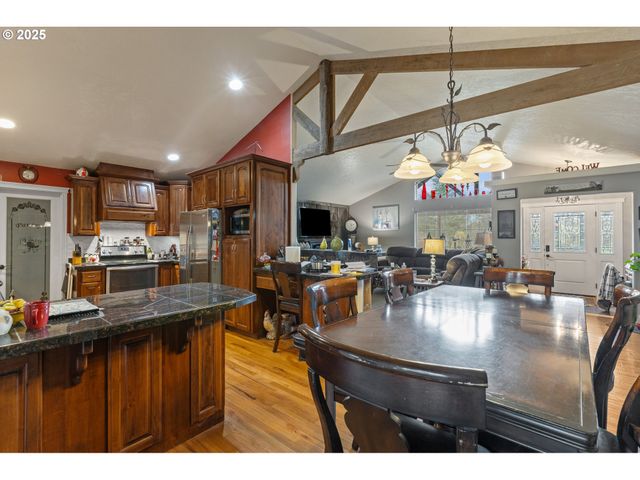 1907 W DUKE Rd, Sutherlin, OR 97479