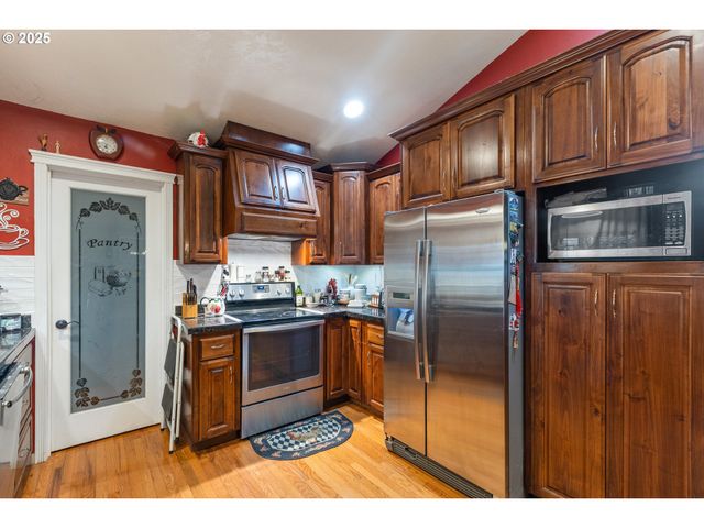 1907 W DUKE Rd, Sutherlin, OR 97479