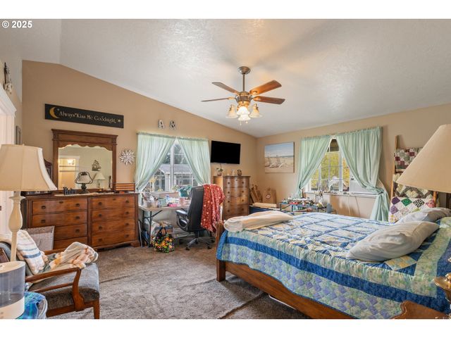 1907 W DUKE Rd, Sutherlin, OR 97479