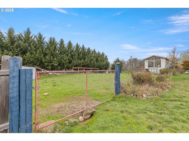 1907 W DUKE Rd, Sutherlin, OR 97479