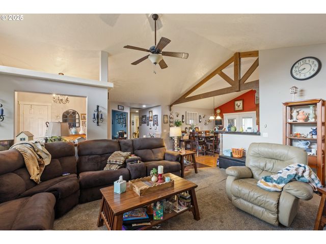 1907 W DUKE Rd, Sutherlin, OR 97479