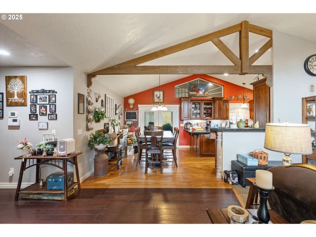 1907 W DUKE Rd, Sutherlin, OR 97479