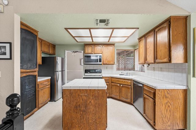 8536 Cord Way, Sacramento, CA 95828