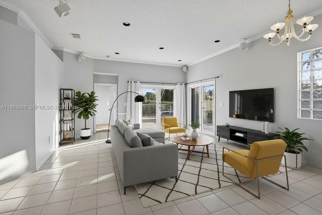 1150 Queen Palm Ct, Hollywood, FL 33019