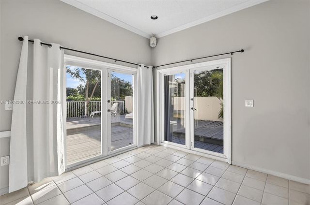 1150 Queen Palm Ct, Hollywood, FL 33019