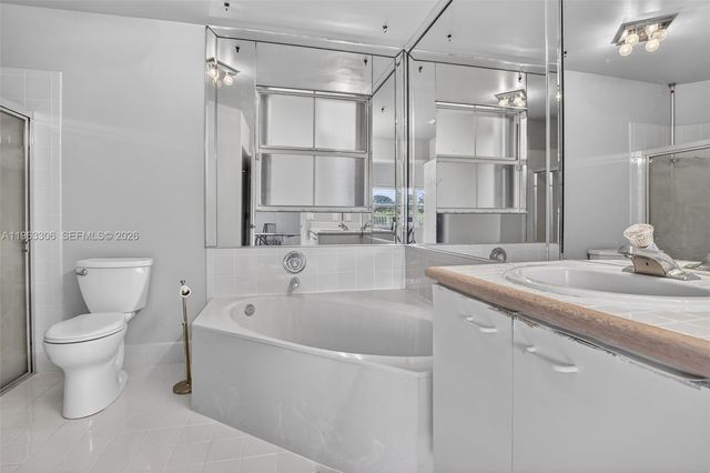 1150 Queen Palm Ct, Hollywood, FL 33019