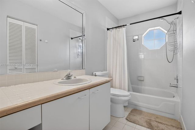 1150 Queen Palm Ct, Hollywood, FL 33019