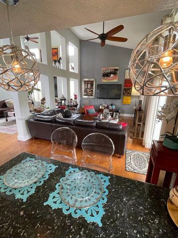 10157 NW 4th St 1, Plantation, FL 33324