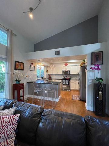 10157 NW 4th St 1, Plantation, FL 33324