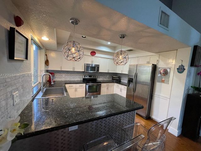 10157 NW 4th St 1, Plantation, FL 33324