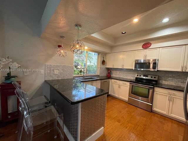 10157 NW 4th St 1, Plantation, FL 33324