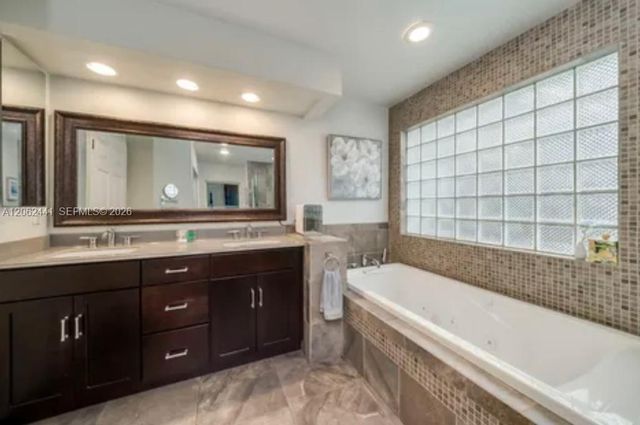10157 NW 4th St 1, Plantation, FL 33324