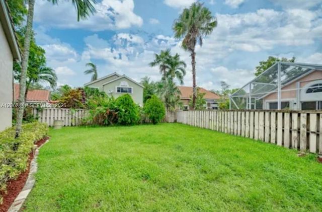 10157 NW 4th St 1, Plantation, FL 33324