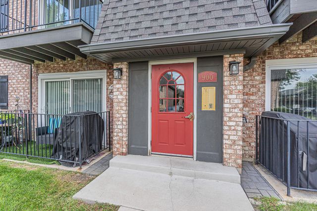 900 S Plum Grove Road 216, Palatine, IL 60067