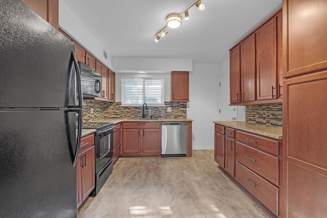 900 S Plum Grove Road 216, Palatine, IL 60067