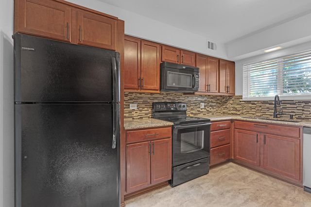 900 S Plum Grove Road 216, Palatine, IL 60067