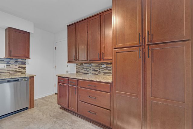 900 S Plum Grove Road 216, Palatine, IL 60067