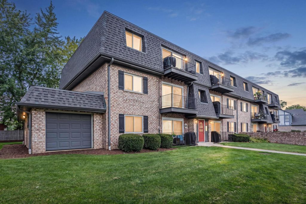 900 S Plum Grove Road 216, Palatine, IL 60067