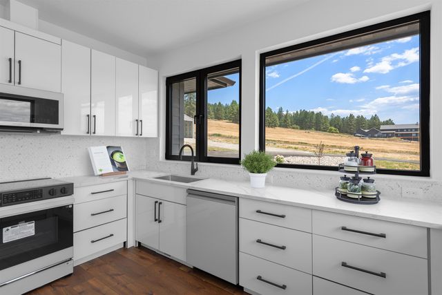 6957 E Big Meadows Rd, Chattaroy, WA 99003