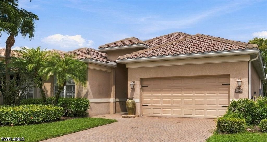 3626 Grand Cypress DR, Naples, FL 34119