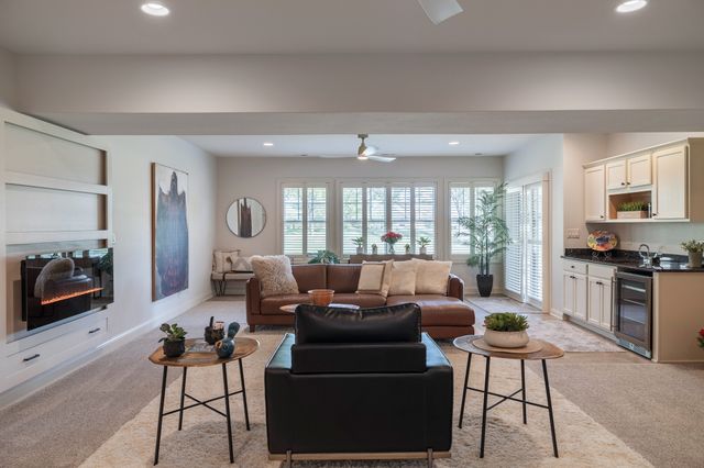 255 S 41st Street 171, West Des Moines, IA 50265