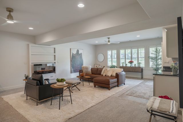 255 S 41st Street 171, West Des Moines, IA 50265