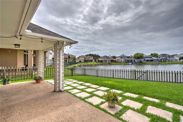 7410 Lake Micala Dr, Corpus Christi, TX 78413
