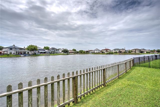 7410 Lake Micala Dr, Corpus Christi, TX 78413