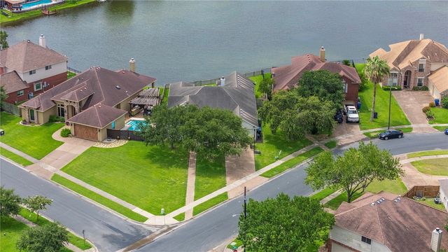 7410 Lake Micala Dr, Corpus Christi, TX 78413