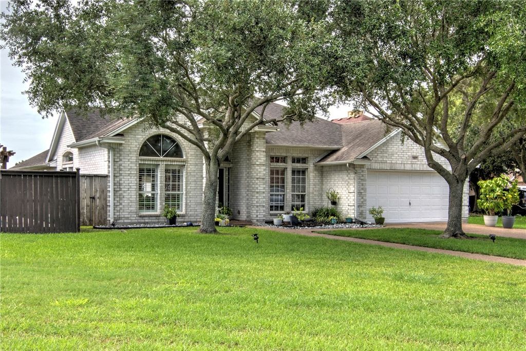 7410 Lake Micala Dr, Corpus Christi, TX 78413