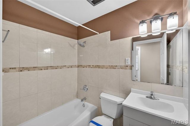 1667 Bronco Lane, St Louis, MO 63146
